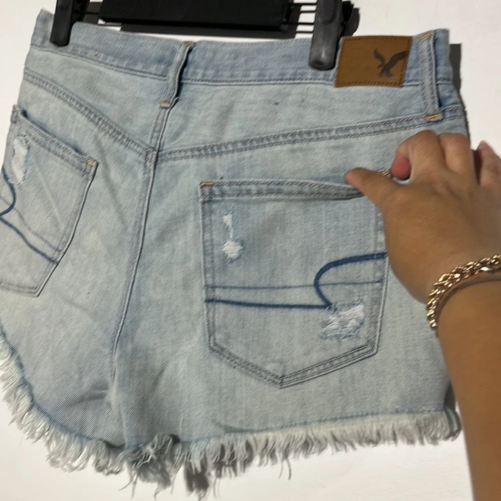 American Eagle Vintage Hi-Rise Festival Light Wash Distressed Denim Shorts 8